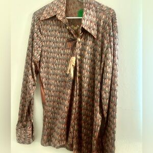 Beautiful button up shirt made in Italy.